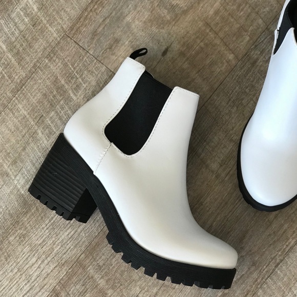 Soda Jaber White Chelsea Lug Sole Slip On Booties - Picture 7 of 8